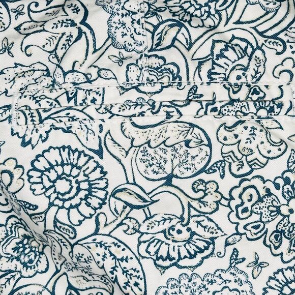 Old Navy Floral White and Blue Flat Front Cotton Shorts 6” Inseam 8 - Picture 7 of 10